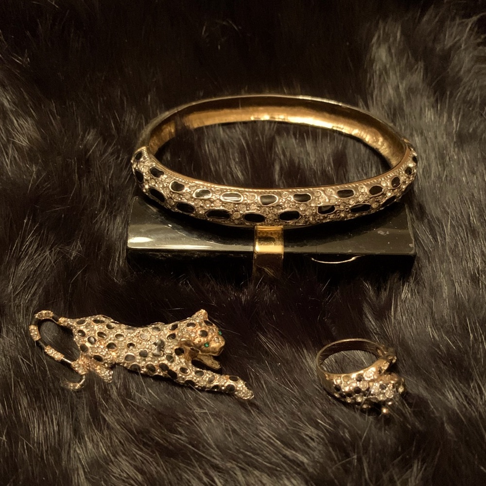 Vintage Panther Cheetah bangle bracelet,ring & pin. Gold black enamel & crystals